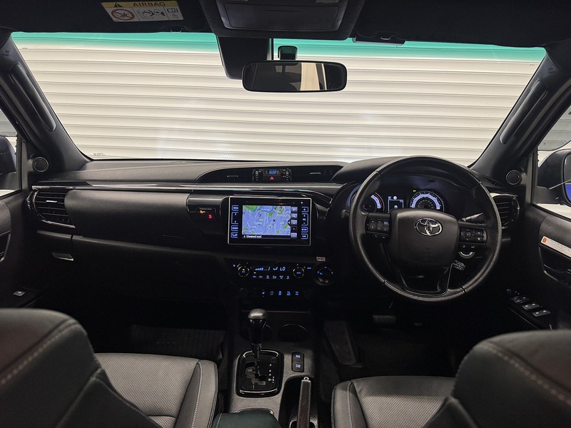 Toyota Hilux 2.4 D-4D Invincible X Pickup Double Cab 4dr Diesel Auto 4WD Euro 6 (s/s) (TSS) (150 ps) - U119632