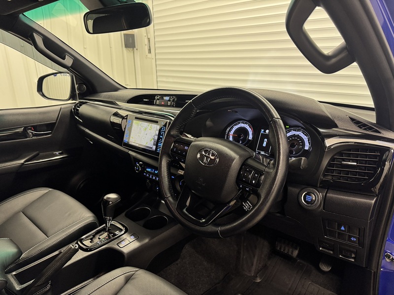 Toyota Hilux 2.4 D-4D Invincible X Pickup Double Cab 4dr Diesel Auto 4WD Euro 6 (s/s) (TSS) (150 ps) - U119632
