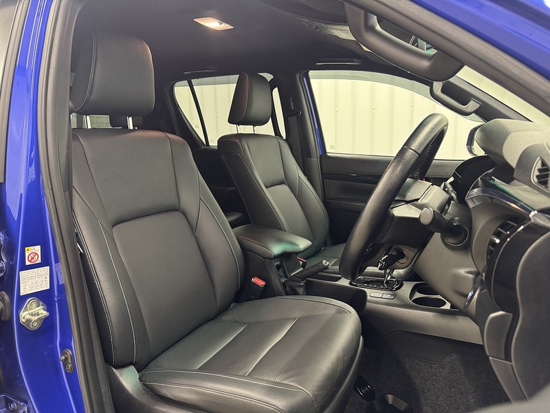 Toyota Hilux 2.4 D-4D Invincible X Pickup Double Cab 4dr Diesel Auto 4WD Euro 6 (s/s) (TSS) (150 ps) - U119632