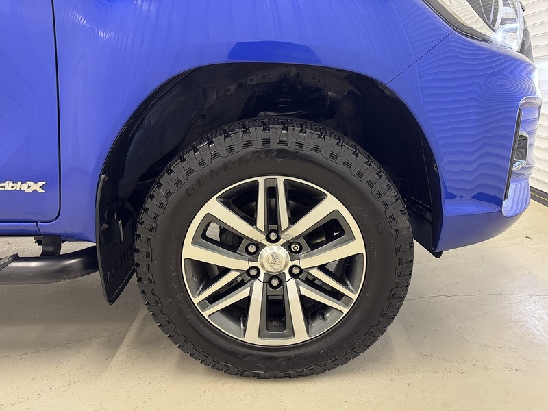 Toyota Hilux 2.4 D-4D Invincible X Pickup Double Cab 4dr Diesel Auto 4WD Euro 6 (s/s) (TSS) (150 ps) - U119632