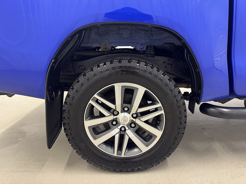 Toyota Hilux 2.4 D-4D Invincible X Pickup Double Cab 4dr Diesel Auto 4WD Euro 6 (s/s) (TSS) (150 ps) - U119632