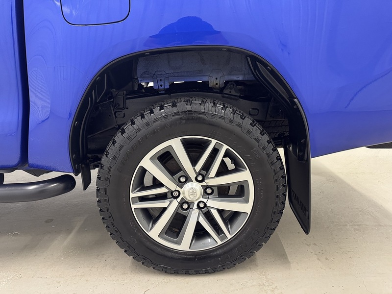 Toyota Hilux 2.4 D-4D Invincible X Pickup Double Cab 4dr Diesel Auto 4WD Euro 6 (s/s) (TSS) (150 ps) - U119632