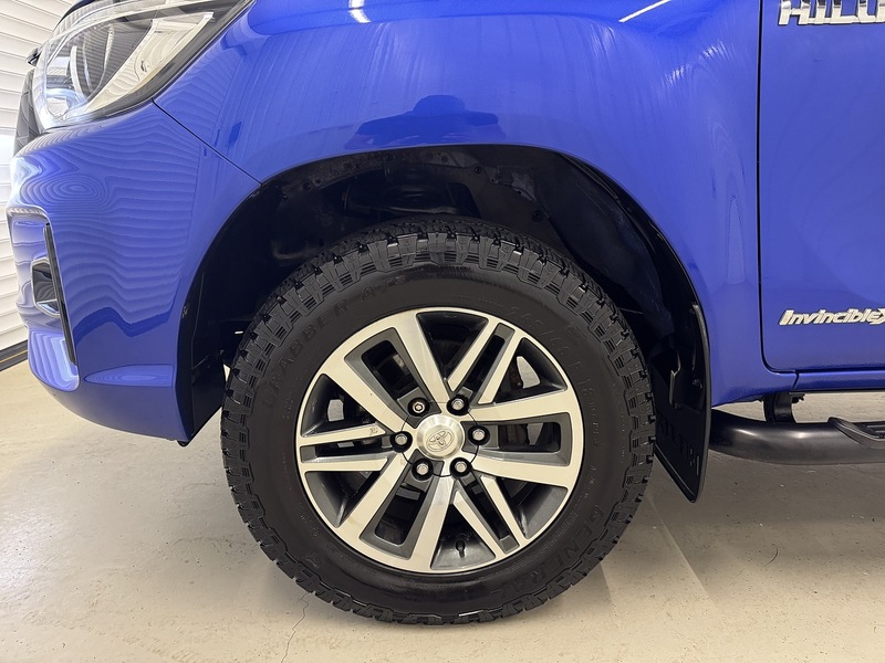 Toyota Hilux 2.4 D-4D Invincible X Pickup Double Cab 4dr Diesel Auto 4WD Euro 6 (s/s) (TSS) (150 ps) - U119632