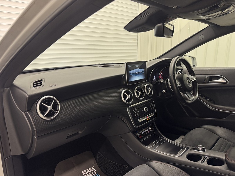 Mercedes-Benz A Class 2.1 A220d AMG Line (Premium) Hatchback 5dr Diesel 7G-DCT Euro 6 (s/s) (177 ps) - U119644