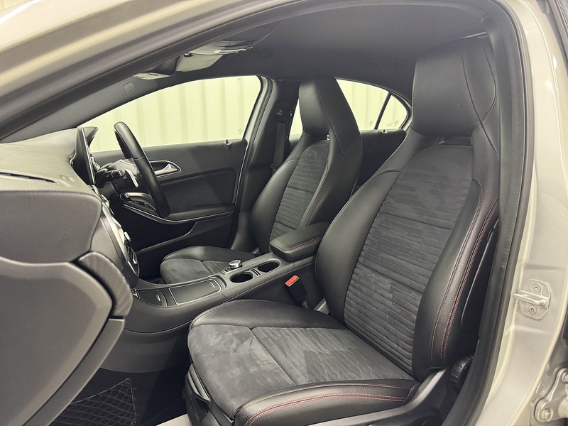Mercedes-Benz A Class 2.1 A220d AMG Line (Premium) Hatchback 5dr Diesel 7G-DCT Euro 6 (s/s) (177 ps) - U119644