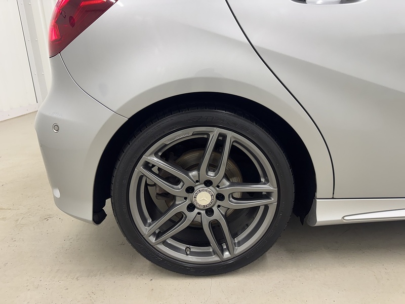Mercedes-Benz A Class 2.1 A220d AMG Line (Premium) Hatchback 5dr Diesel 7G-DCT Euro 6 (s/s) (177 ps) - U119644