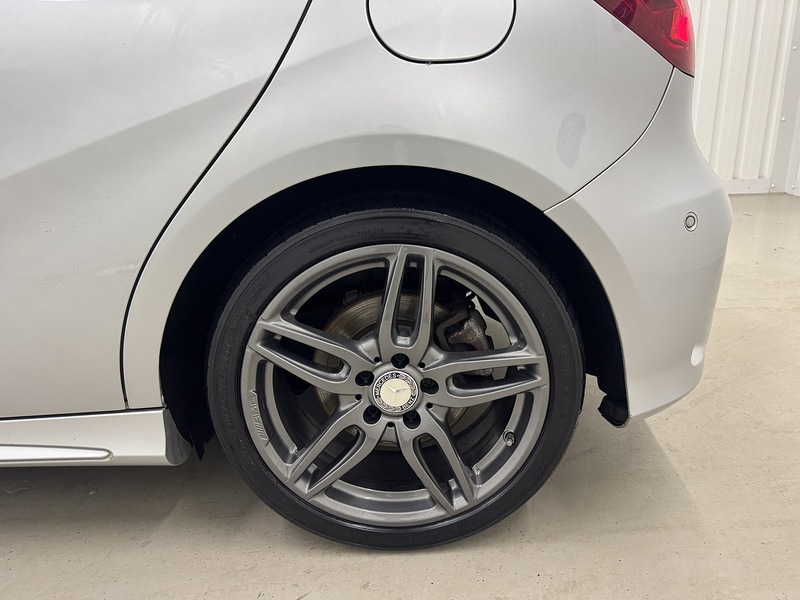 Mercedes-Benz A Class 2.1 A220d AMG Line (Premium) Hatchback 5dr Diesel 7G-DCT Euro 6 (s/s) (177 ps) - U119644