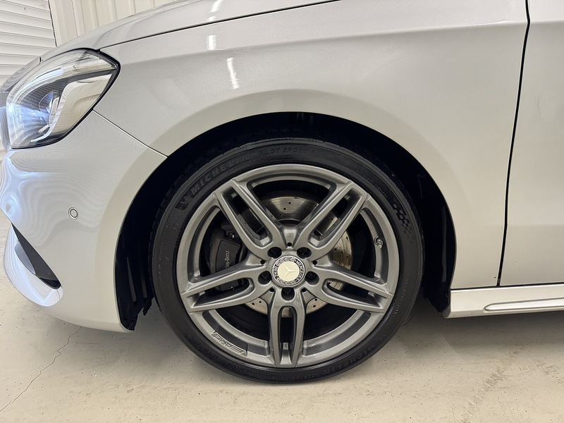 Mercedes-Benz A Class 2.1 A220d AMG Line (Premium) Hatchback 5dr Diesel 7G-DCT Euro 6 (s/s) (177 ps) - U119644