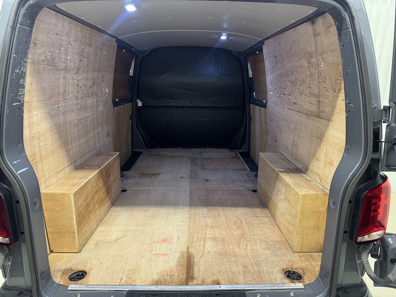 Volkswagen Transporter 2.0 TDI T30 Highline FWD LWB Euro 6 (s/s) 5dr - U119649