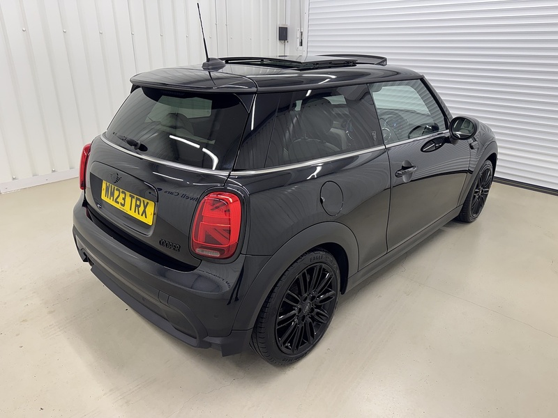 MINI Hatch 1.5 Cooper Exclusive Hatchback 3dr Petrol Steptronic Euro 6 (s/s) (136 ps) - U119651