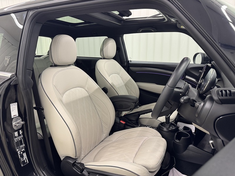 MINI Hatch 1.5 Cooper Exclusive Hatchback 3dr Petrol Steptronic Euro 6 (s/s) (136 ps) - U119651