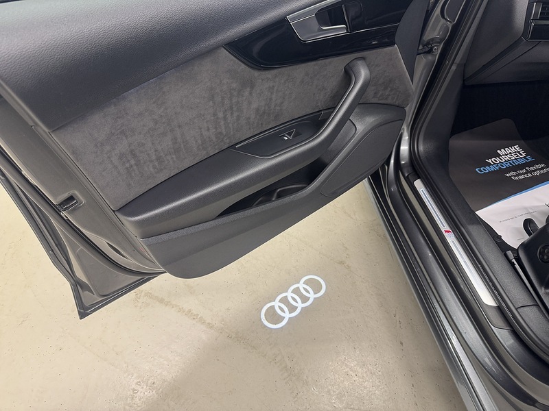 Audi A4 2.0 TDI 35 Black Edition Saloon 4dr Diesel S Tronic Euro 6 (s/s) (163 ps) - U119655