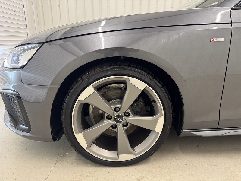 Audi A4 2.0 TDI 35 Black Edition Saloon 4dr Diesel S Tronic Euro 6 (s/s) (163 ps) - U119655