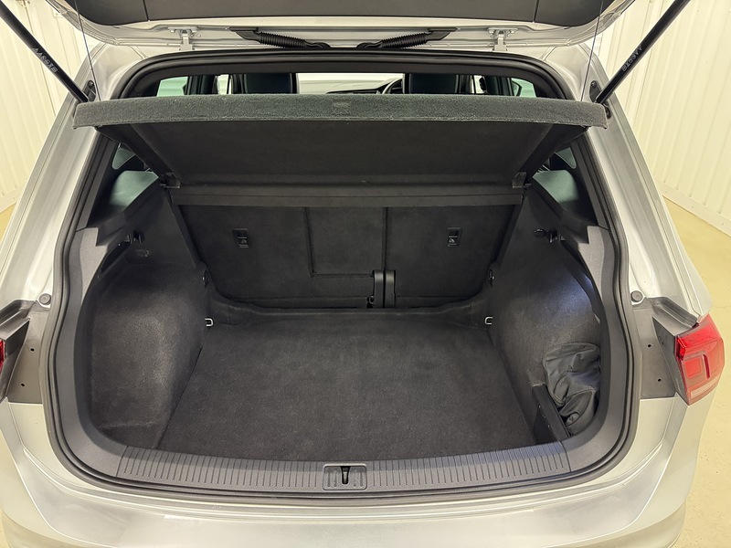 Volkswagen Tiguan TSI R-Line SUV 1.5 Automatic Petrol - U119656