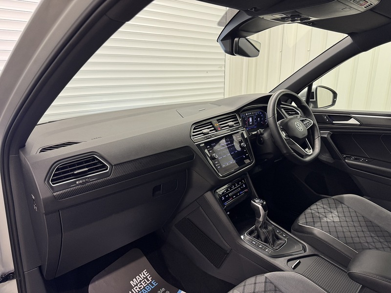 Volkswagen Tiguan TSI R-Line SUV 1.5 Automatic Petrol - U119656