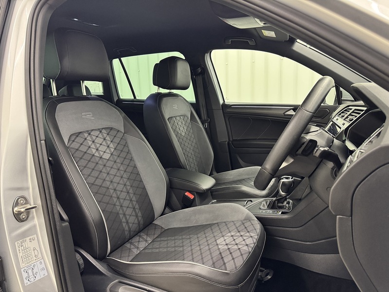 Volkswagen Tiguan TSI R-Line SUV 1.5 Automatic Petrol - U119656