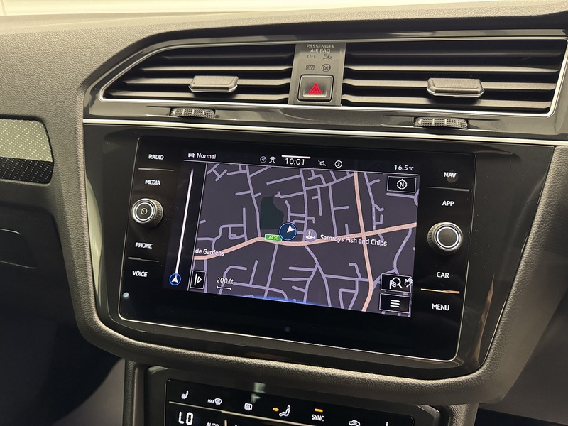 Volkswagen Tiguan TSI R-Line SUV 1.5 Automatic Petrol - U119656