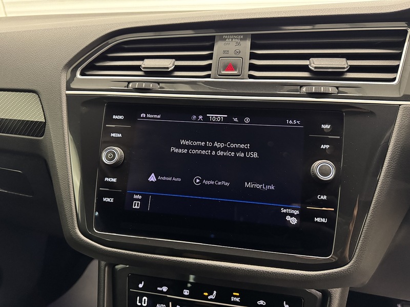 Volkswagen Tiguan TSI R-Line SUV 1.5 Automatic Petrol - U119656