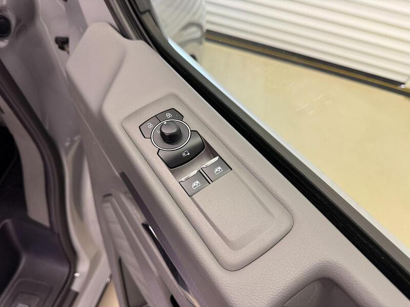 Volkswagen Transporter 2.0 TDI T32 Sportline Kombi Auto SWB Euro 6 (s/s) 5dr - U119673