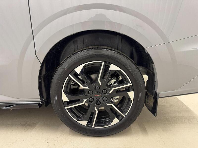 Volkswagen Transporter 2.0 TDI T32 Sportline Kombi Auto SWB Euro 6 (s/s) 5dr - U119673