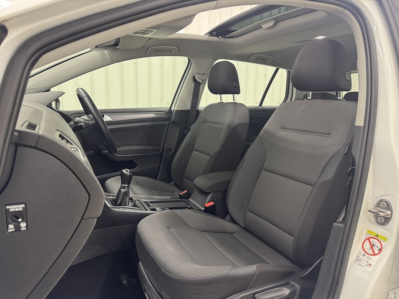 Volkswagen Golf TSI BlueMotion Tech SE Nav Hatchback 1.4 Manual Petrol - U119678