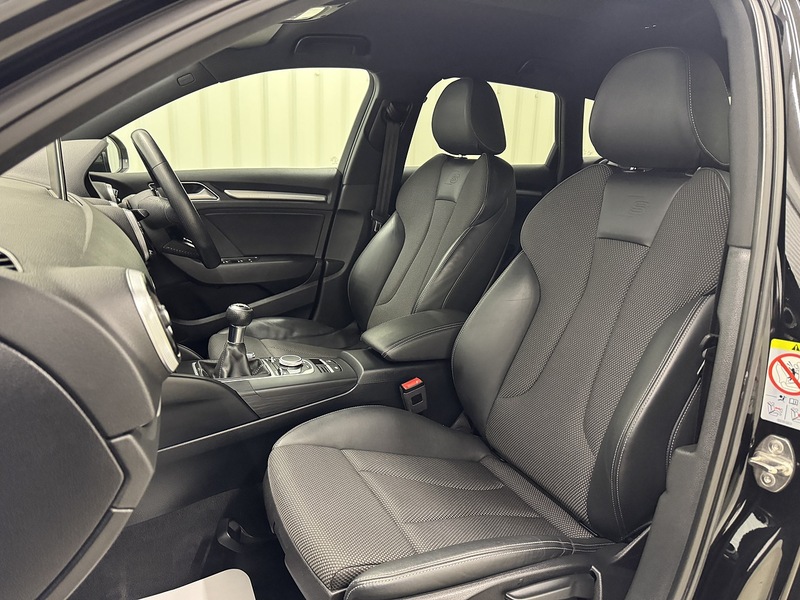Audi A3 TFSI CoD Black Edition Hatchback 1.5 Manual Petrol - U119684