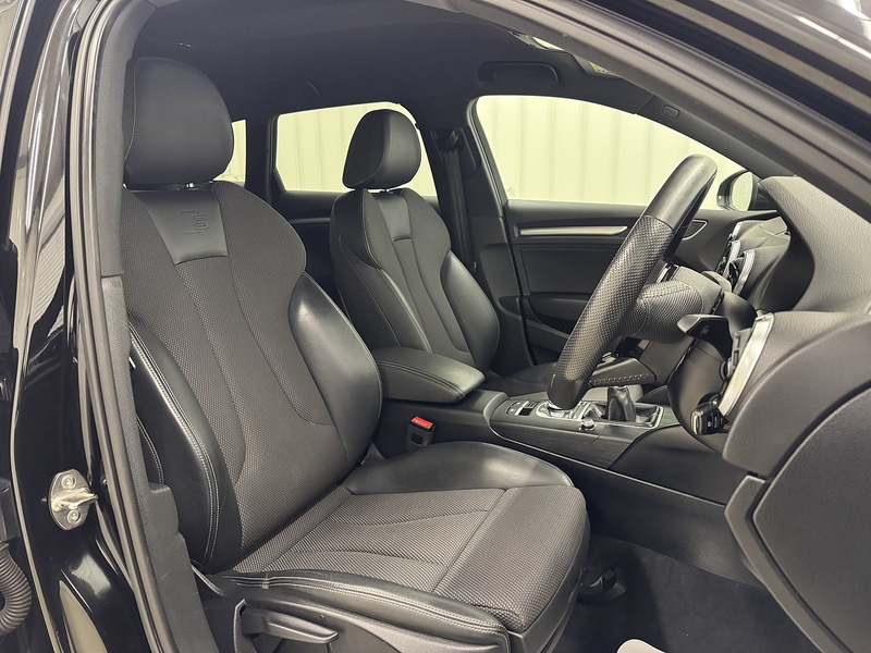 Audi A3 TFSI CoD Black Edition Hatchback 1.5 Manual Petrol - U119684