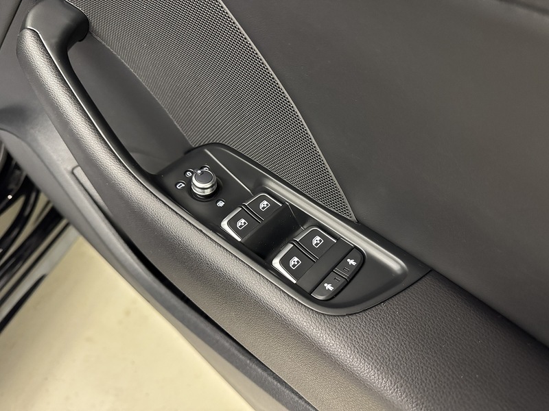 Audi A3 TFSI CoD Black Edition Hatchback 1.5 Manual Petrol - U119684