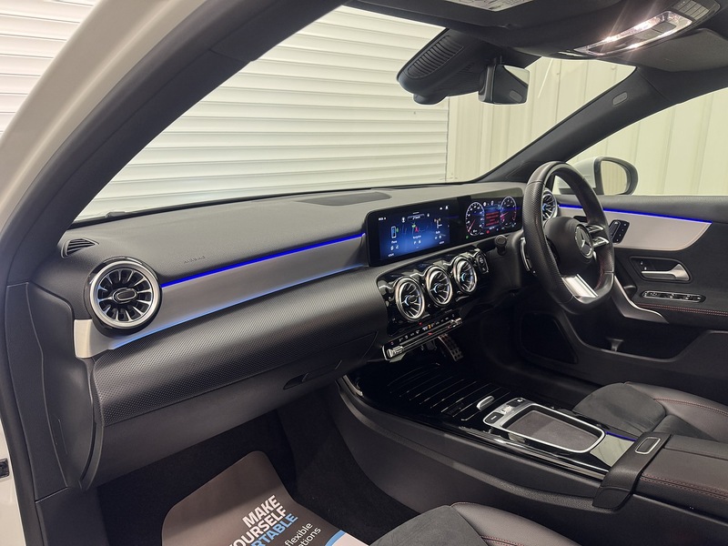 Mercedes-Benz A Class 1.3 A200h MHEV AMG Line (Premium Plus) Hatchback 5dr Petrol Hybrid 7G-DCT Euro 6 (s/s) (177 ps) - U119689