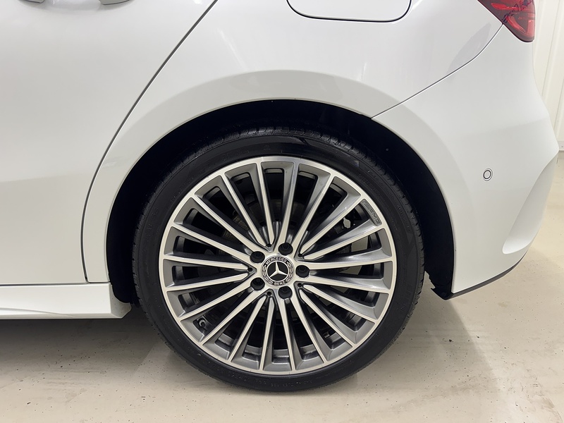 Mercedes-Benz A Class 1.3 A200h MHEV AMG Line (Premium Plus) Hatchback 5dr Petrol Hybrid 7G-DCT Euro 6 (s/s) (177 ps) - U119689