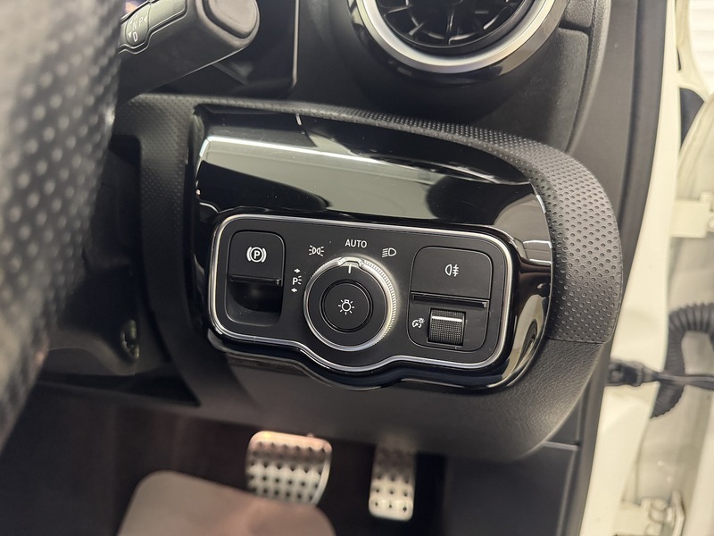 Mercedes-Benz A Class 1.3 A250e 15.6kWh AMG Line 8G-DCT Euro 6 (s/s) 4dr - U119698