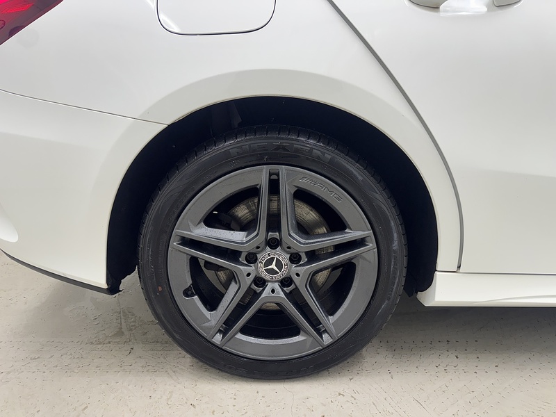 Mercedes-Benz A Class 1.3 A250e 15.6kWh AMG Line 8G-DCT Euro 6 (s/s) 4dr - U119698