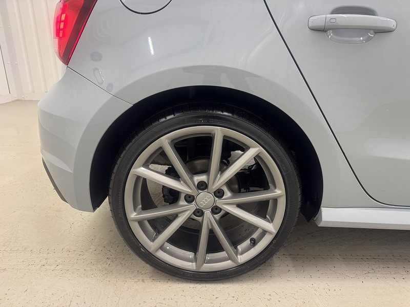 Audi A1 1.4 TFSI CoD Black Edition Sportback 5dr Petrol S Tronic Euro 6 (s/s) (150 ps) - U119699