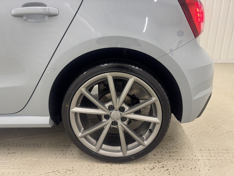 Audi A1 1.4 TFSI CoD Black Edition Sportback 5dr Petrol S Tronic Euro 6 (s/s) (150 ps) - U119699