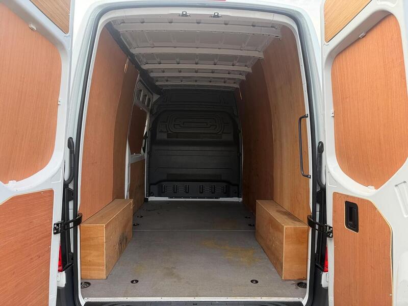 Mercedes-Benz Sprinter 2.0 315 CDI Premium Panel Van 5dr Diesel Manual FWD L2 H2 Euro 6 (s/s) (150 ps) - U119706