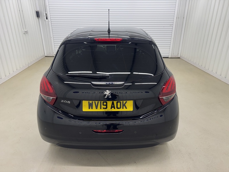 Peugeot 208 1.2 PureTech Signature Hatchback 5dr Petrol Manual Euro 6 (s/s) (82 ps) - U119717