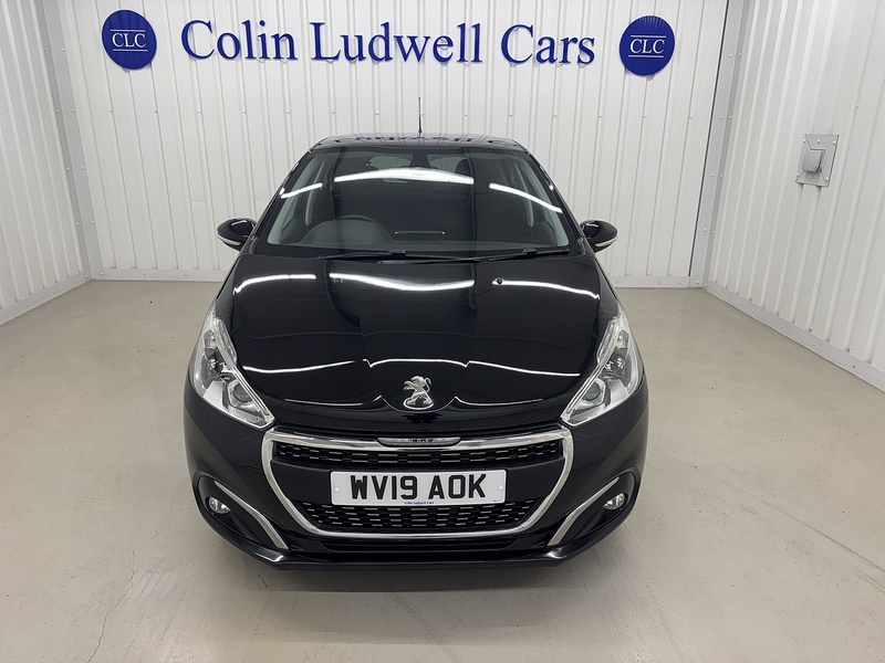 Peugeot 208 1.2 PureTech Signature Hatchback 5dr Petrol Manual Euro 6 (s/s) (82 ps) - U119717