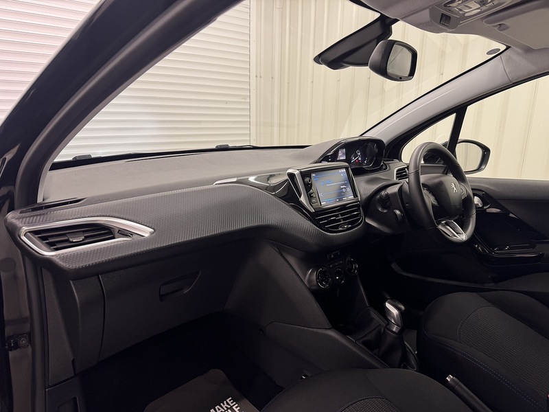 Peugeot 208 1.2 PureTech Signature Hatchback 5dr Petrol Manual Euro 6 (s/s) (82 ps) - U119717