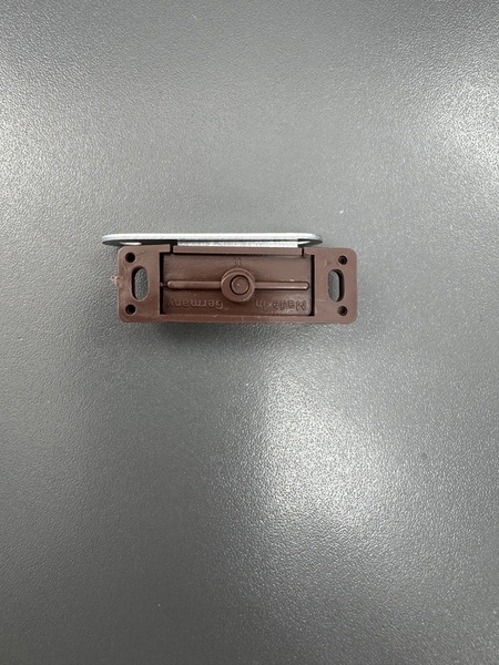 MAGNETIC DOOR CATCH Image 1
