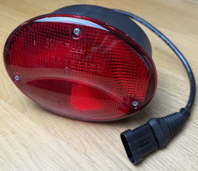 CI &amp; Roller Team Rear Oval Light - Red Image 1
