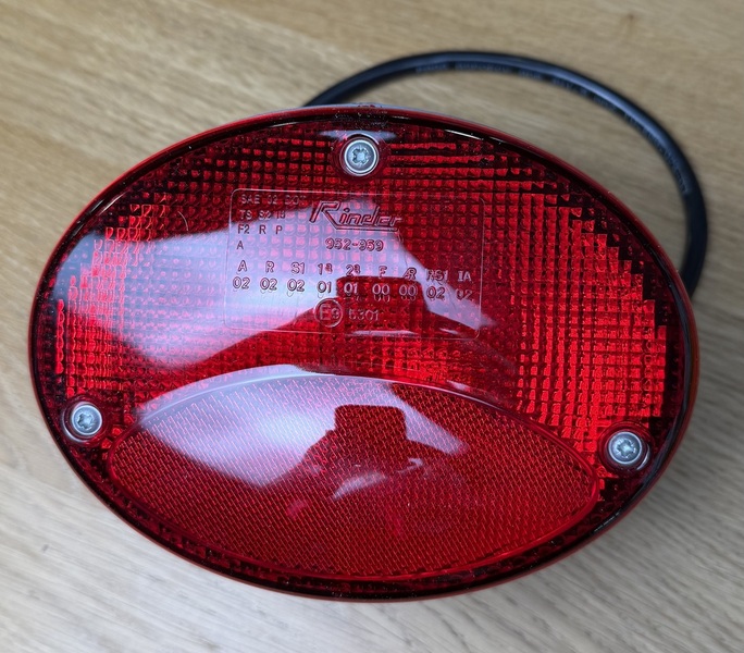 CI &amp; Roller Team Rear Oval Light - Red Image 3