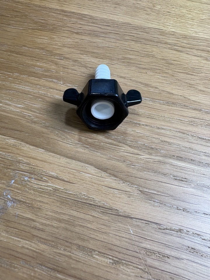 Shurflo Straight Swivel Fitting – ½" NPT x 12 mm Hose Barb