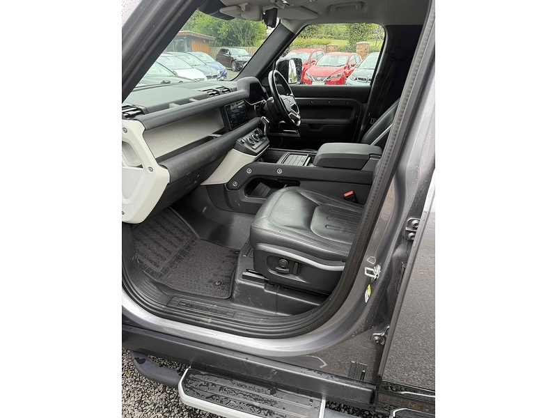 Land Rover Defender 110 D250 MHEV SE - U3727