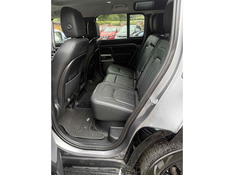 Land Rover Defender 110 D250 MHEV SE - U3727