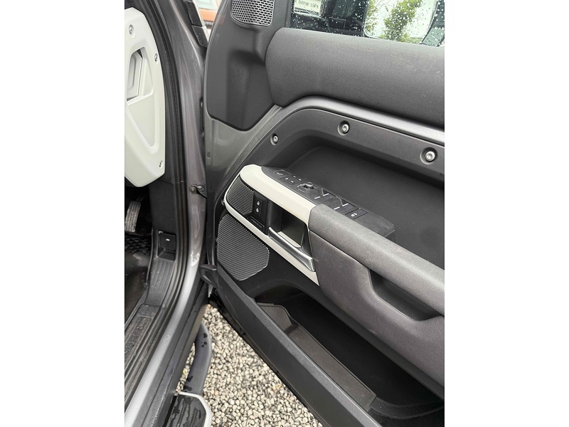 Land Rover Defender 110 D250 MHEV SE - U3727