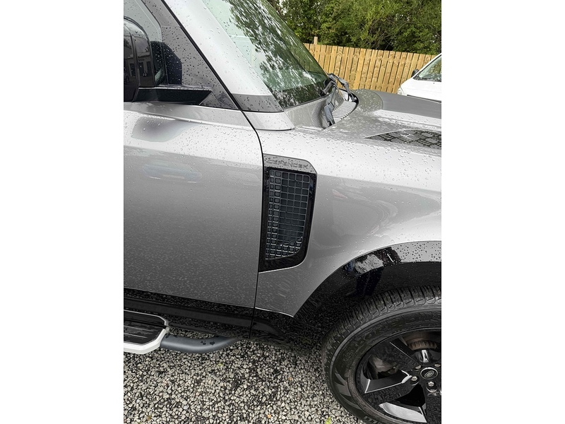 Land Rover Defender 110 D250 MHEV SE - U3727