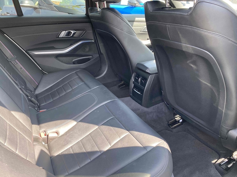 BMW 3 Series 330e M Sport - U3742