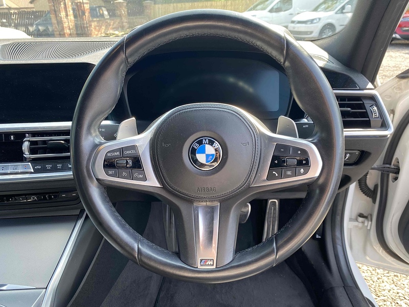 BMW 3 Series 330e M Sport - U3742
