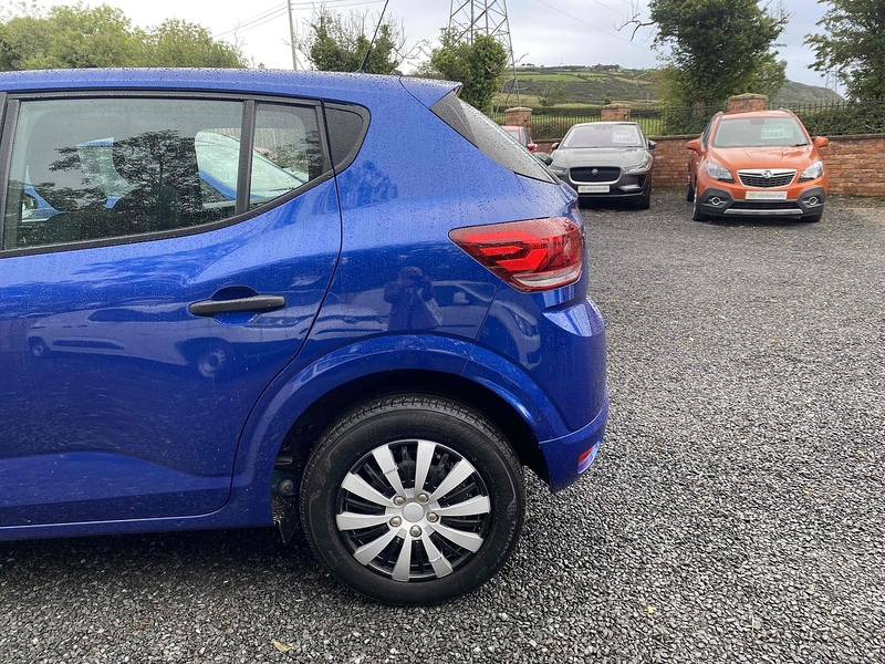 Dacia Sandero SCe Essential - U4049