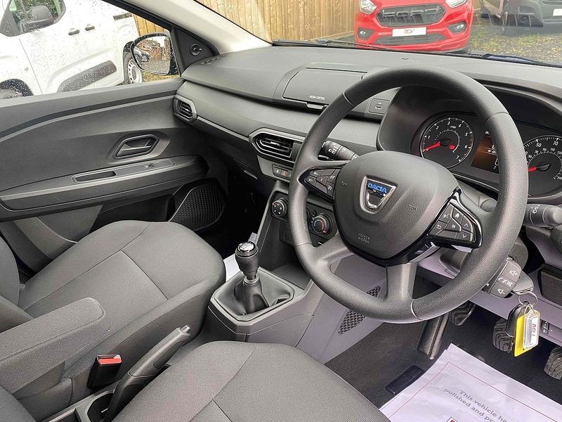 Dacia Sandero SCe Essential - U4049